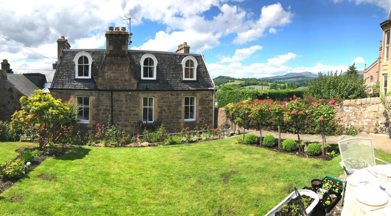 Leven House Bed And Breakfast Crieff Bagian luar foto