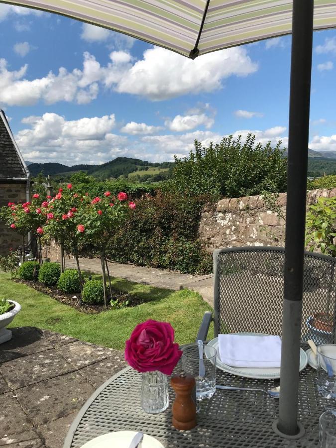 Leven House Bed And Breakfast Crieff Bagian luar foto
