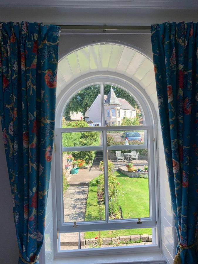 Leven House Bed And Breakfast Crieff Bagian luar foto