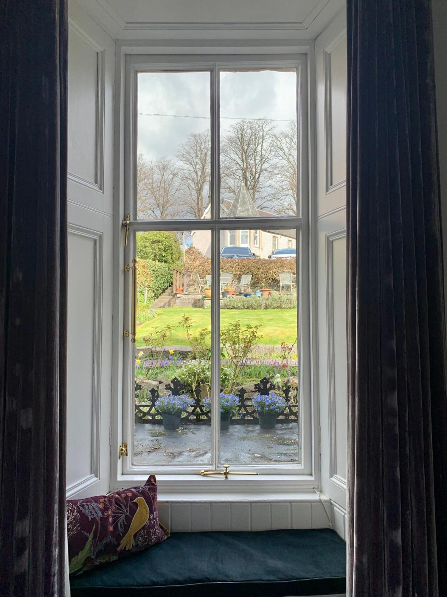 Leven House Bed And Breakfast Crieff Bagian luar foto