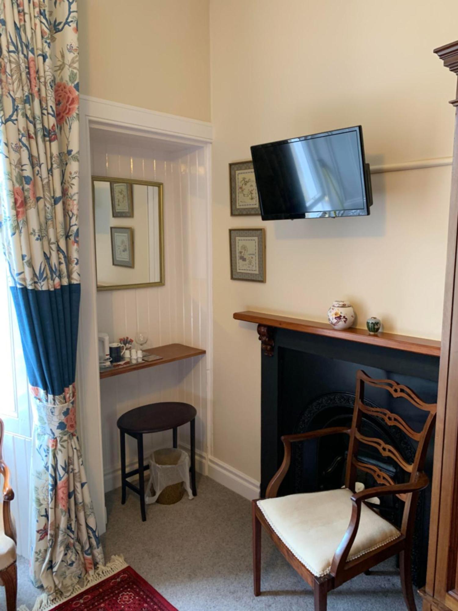 Leven House Bed And Breakfast Crieff Bagian luar foto