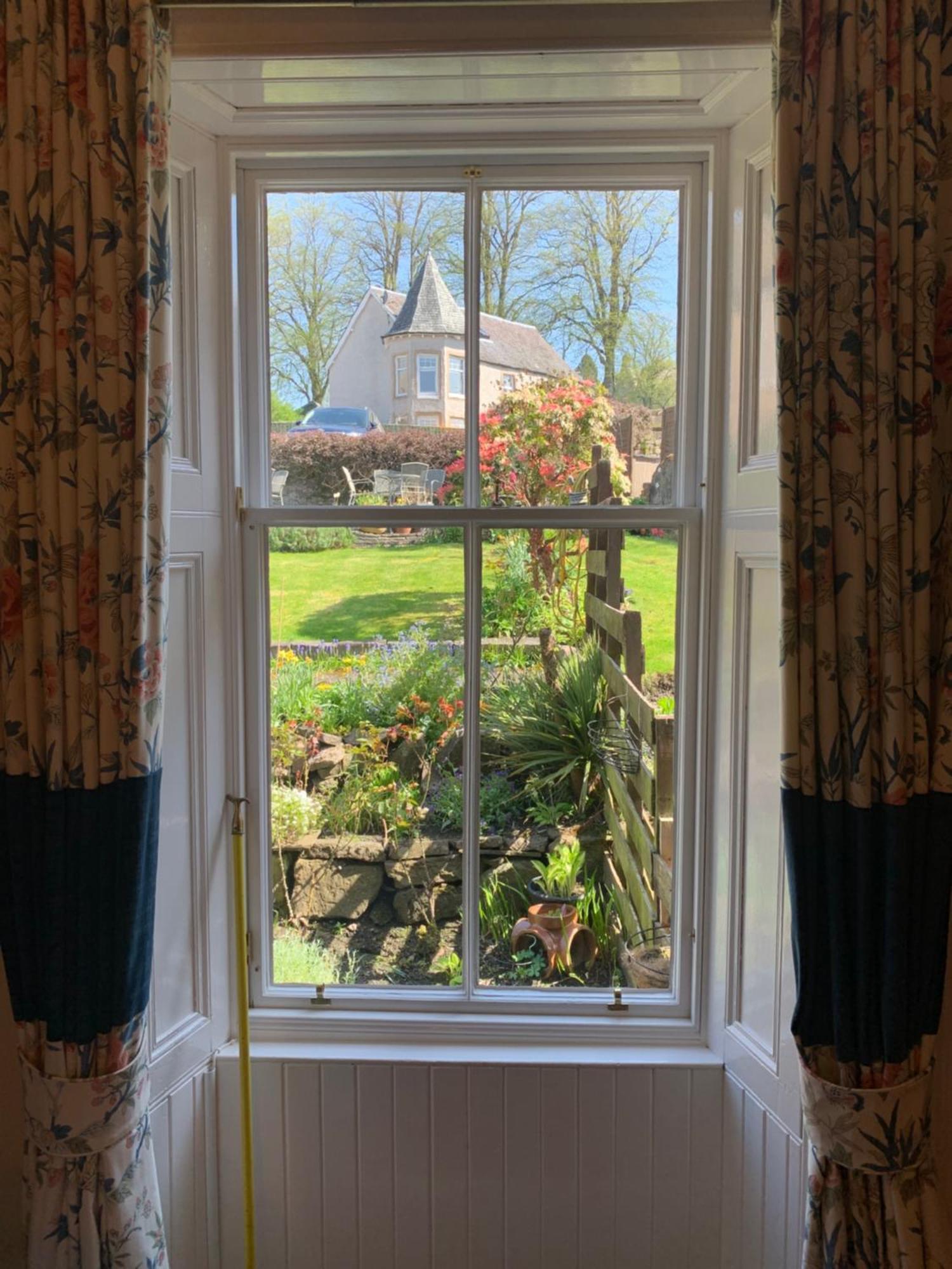 Leven House Bed And Breakfast Crieff Bagian luar foto