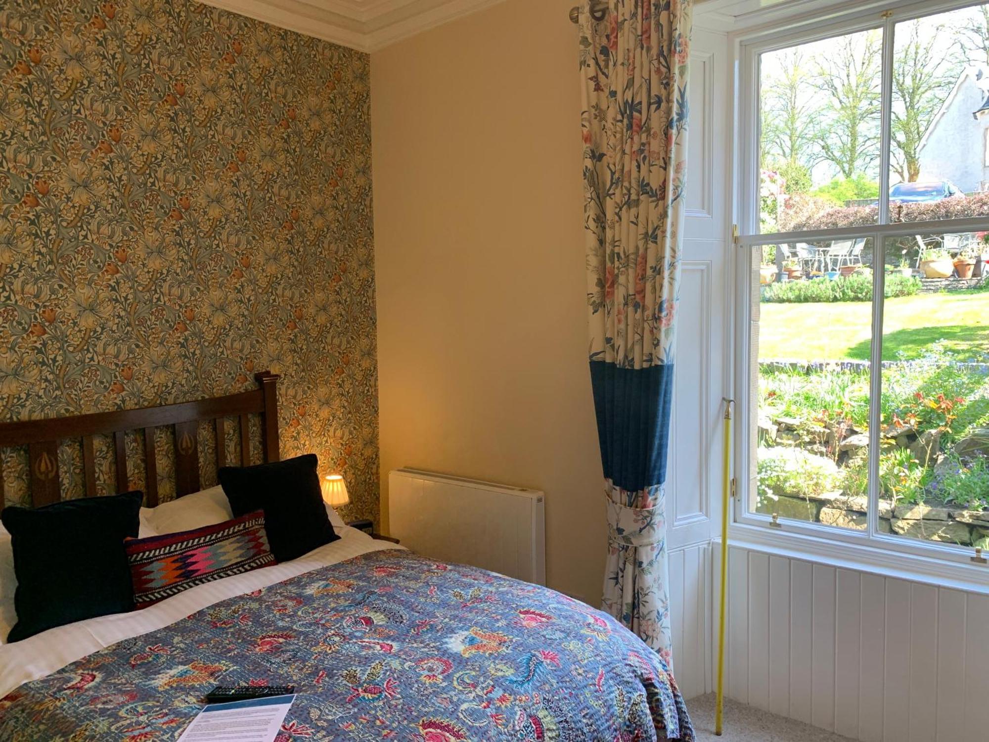 Leven House Bed And Breakfast Crieff Bagian luar foto